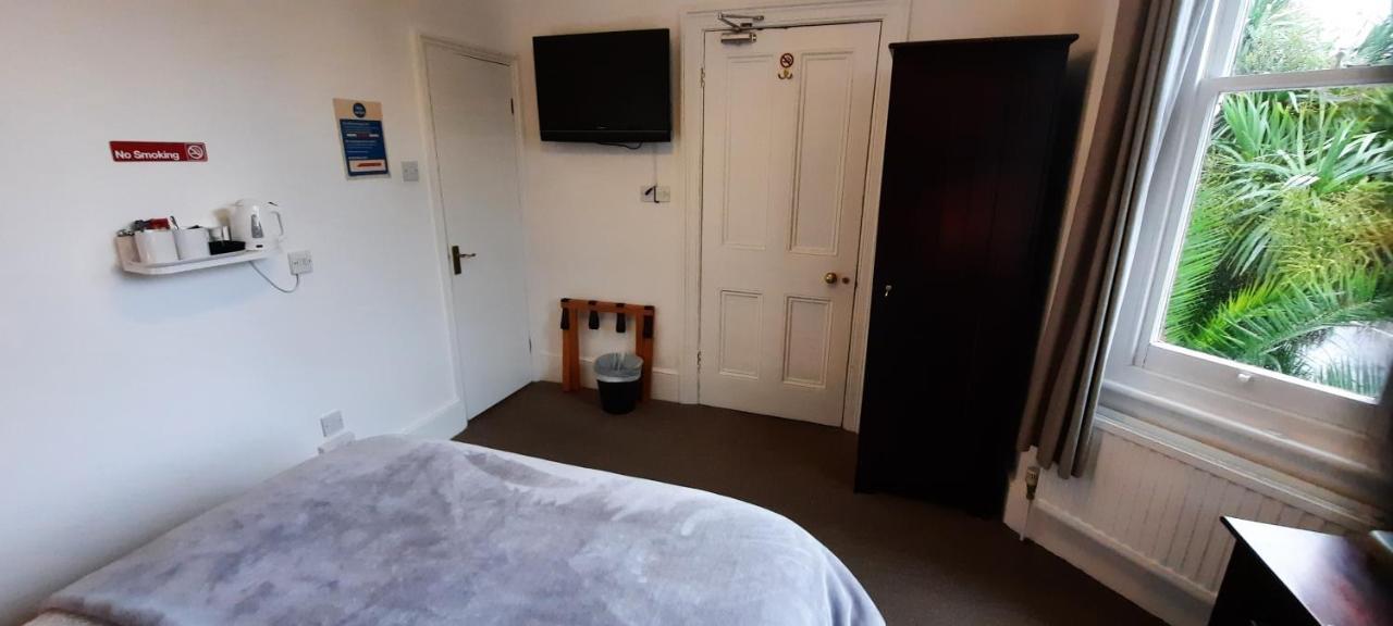 Colebrook Guest House Farnborough  Zewnętrze zdjęcie