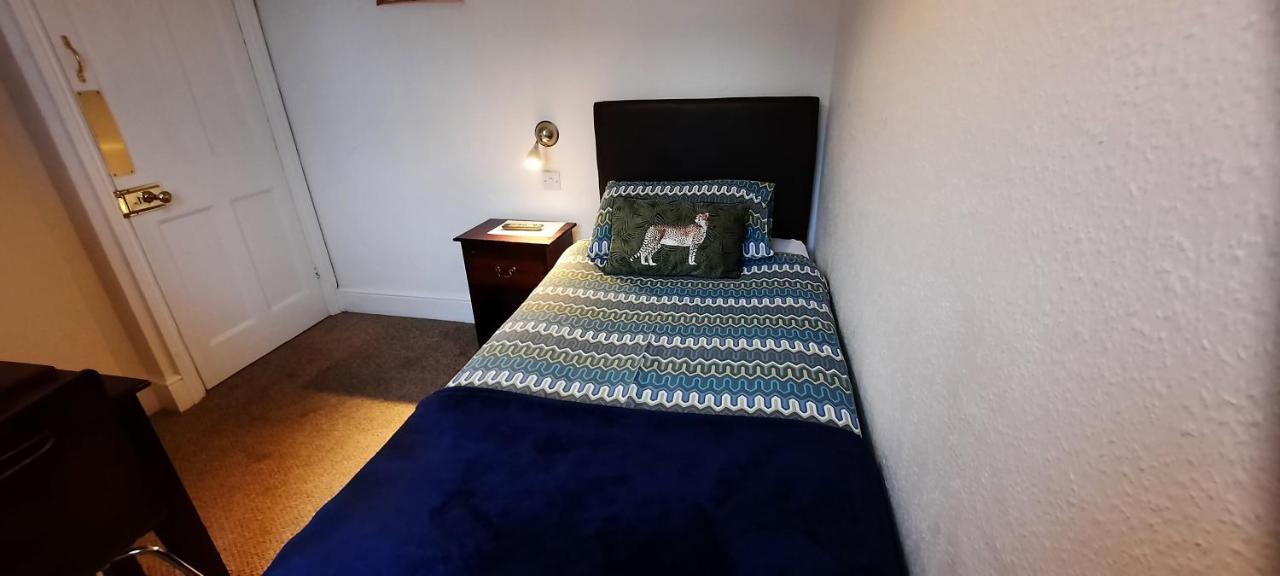 Colebrook Guest House Farnborough  Zewnętrze zdjęcie