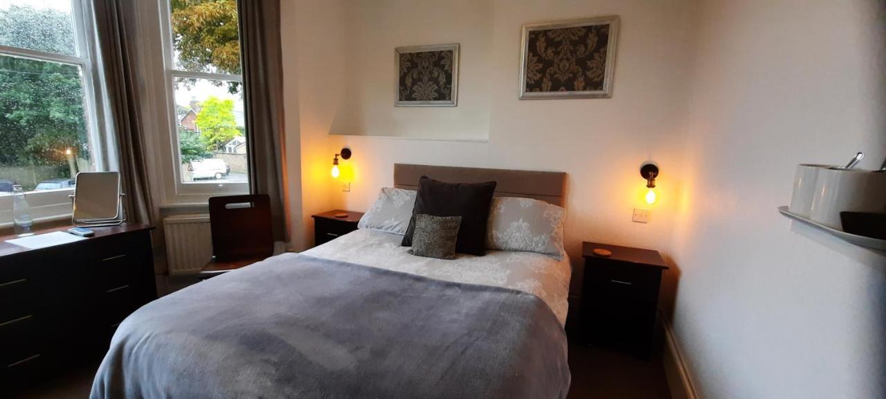Colebrook Guest House Farnborough  Zewnętrze zdjęcie