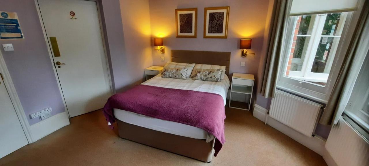 Colebrook Guest House Farnborough  Zewnętrze zdjęcie