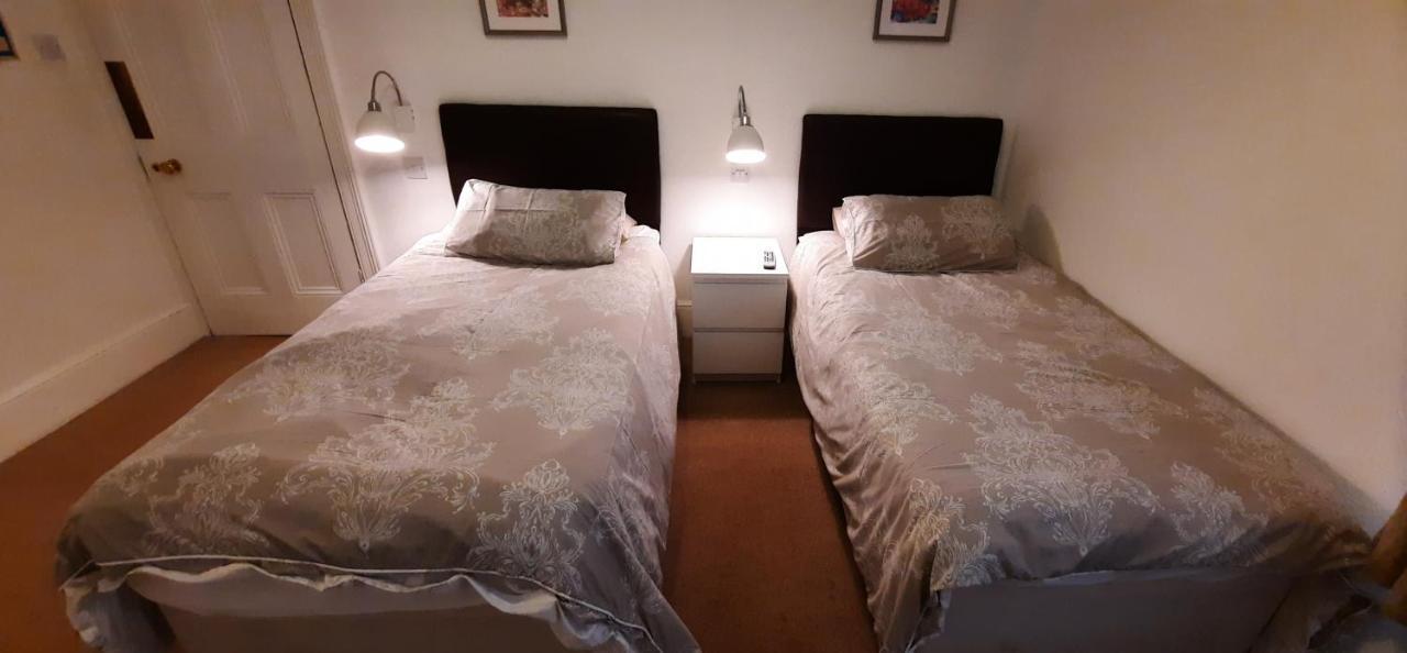 Colebrook Guest House Farnborough  Zewnętrze zdjęcie