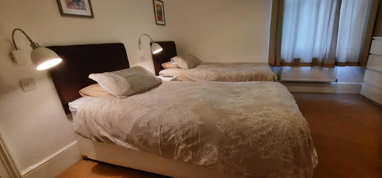 Colebrook Guest House Farnborough  Zewnętrze zdjęcie