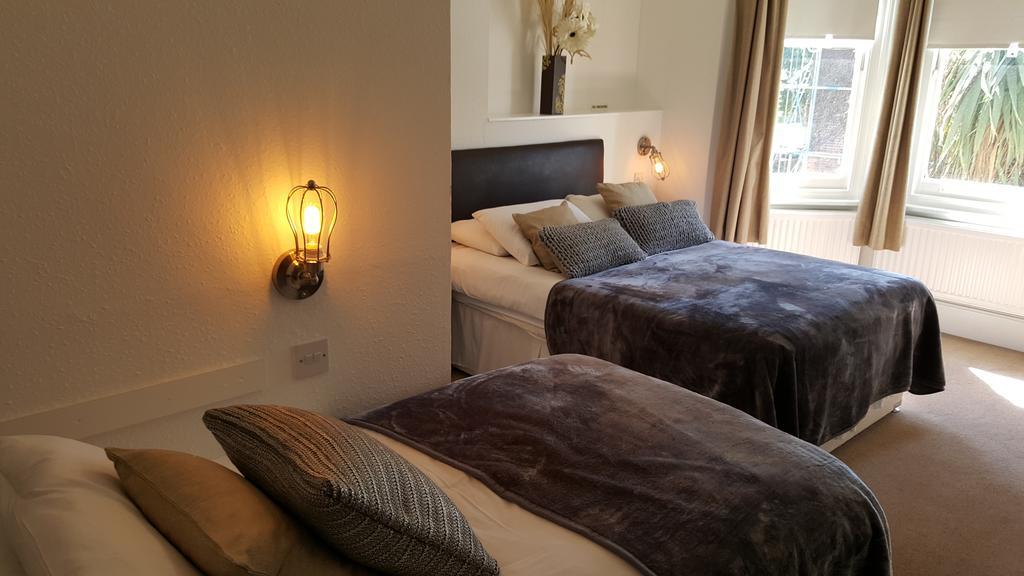 Colebrook Guest House Farnborough  Zewnętrze zdjęcie